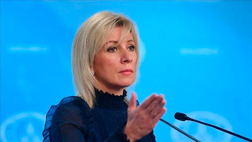 Захарова предложила маркировать французские товары как те, которым «не рады в России»