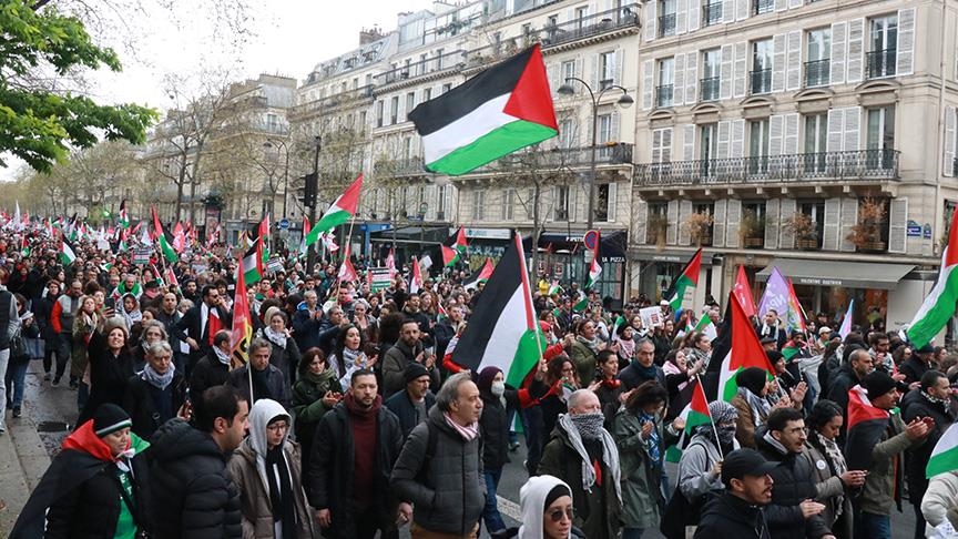 باريس.. متظاهرون يطالبون بـ “وقف فوري لإطلاق النار في غزة”