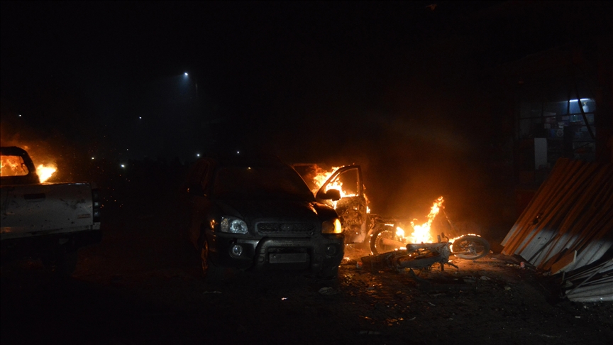 Suriye'nin Azez ilçesinde bombalı terör saldırısında 4 sivil öldü, 20 sivil yaralandı Suriye'nin Azez ilçesinde bombalı terör saldırısında 4 sivil öldü, 20 sivil yaralandı
