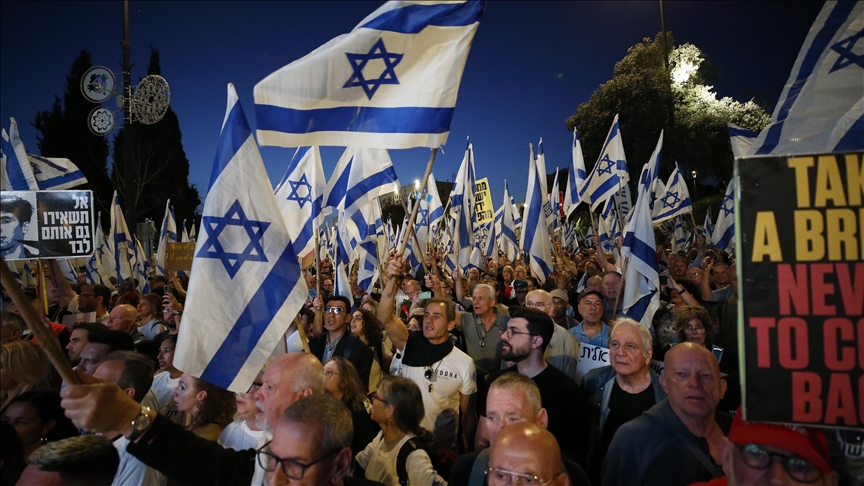 İsrail'de Netanyahu hükümeti karşıtı protestoya 100 bin kişi katıldı