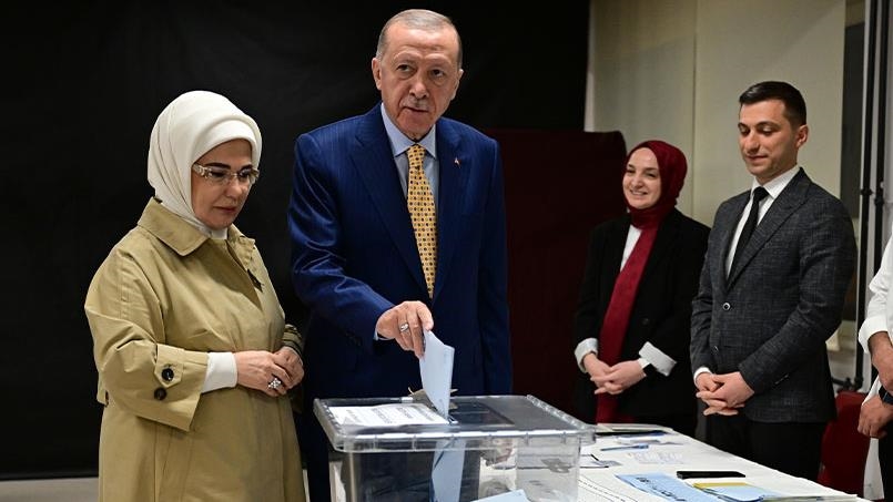 Türkiye : le président Erdogan vote aux élections locales