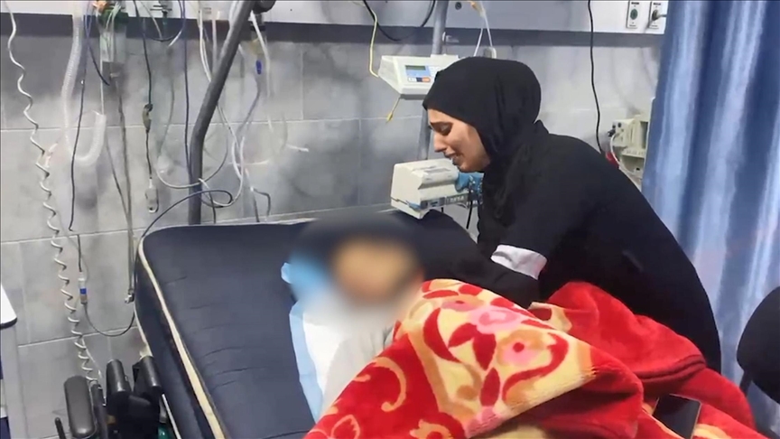 مستشفى الشفاء.. حصار ونقص طعام ومياه ينهي حياة طفل في غزة