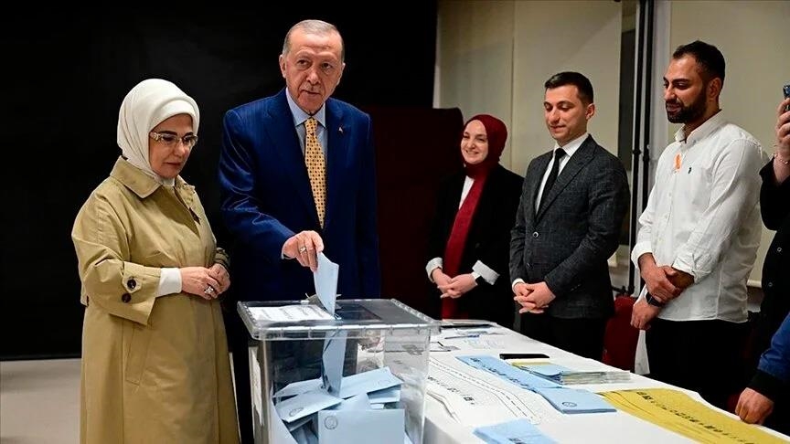 Президент Эрдоган проголосовал на муниципальных выборах в Турции 