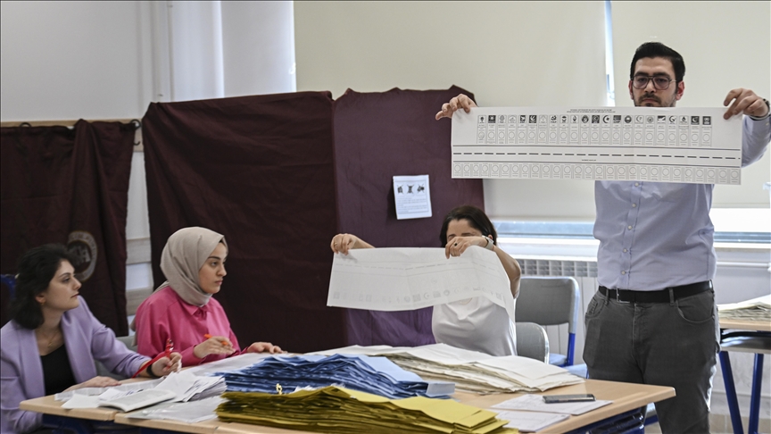 Se acerca a su fin el recuento de votos de las elecciones locales de Türkiye, con estrecha ventaja de la oposición