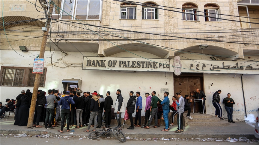 القطاع المصرفي الفلسطيني.. معاملات تحت سطوة القرار الإسرائيلي