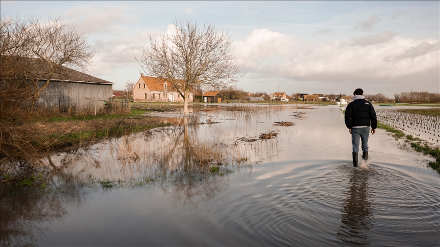 Western France on red alert due to flood risk