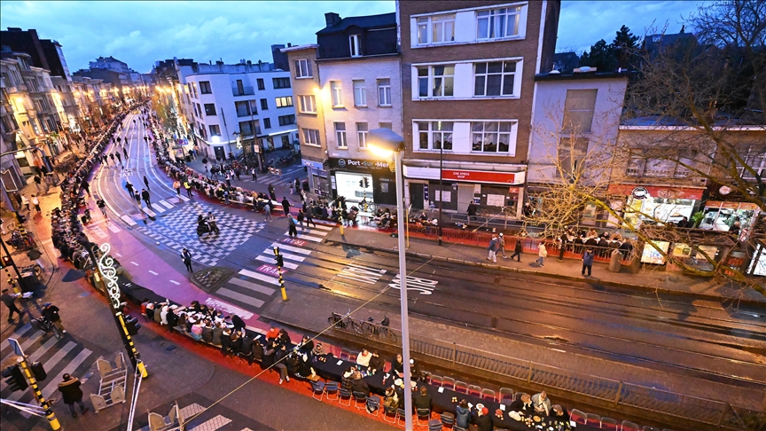 U Belgiji postavljen iftarski stol dugačak čak dva kilometra