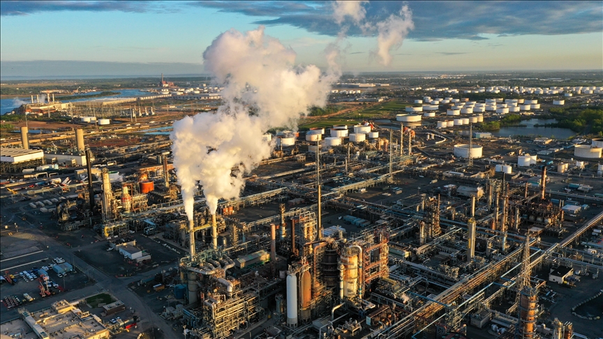 Oil up with data signaling strong economic growth in US, heightening geopolitical tensions