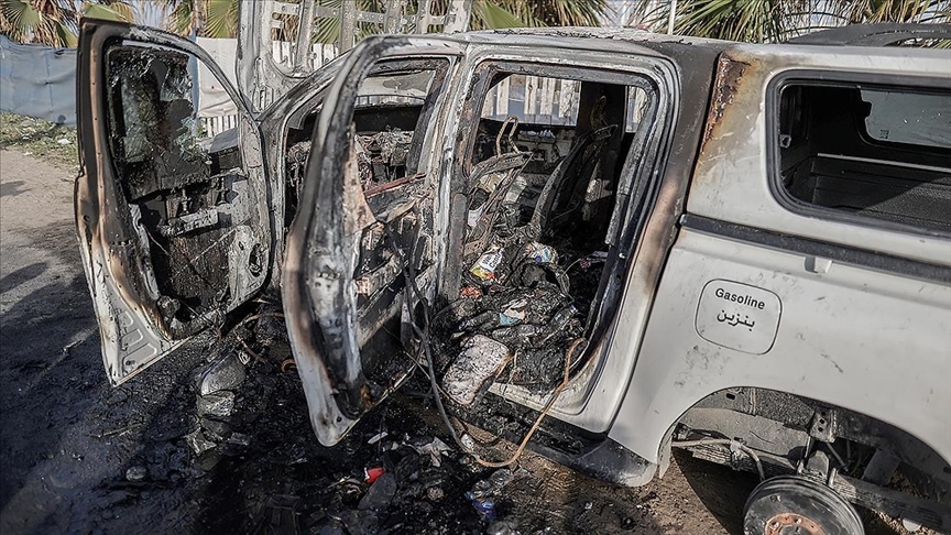 İsrail'in Gazze'de vurduğu yardım konvoyunda yaralılara saldırmaya devam ettiği bildirildi