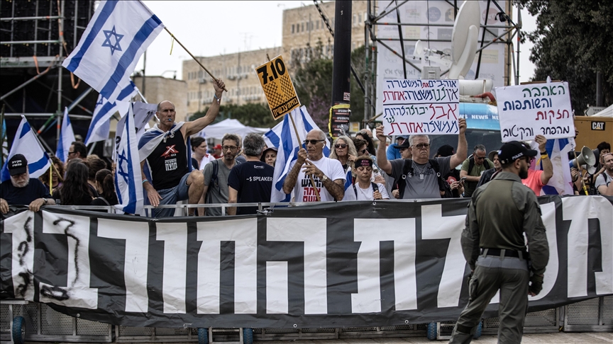 آلاف الإسرائيليين يتظاهرون للمطالبة بصفقة فورية لتبادل الأسرى