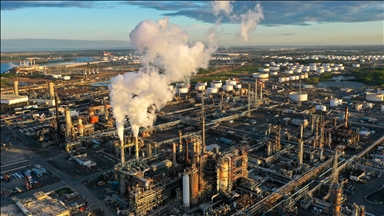 Oil up with data signaling strong economic growth in US, heightening geopolitical tensions