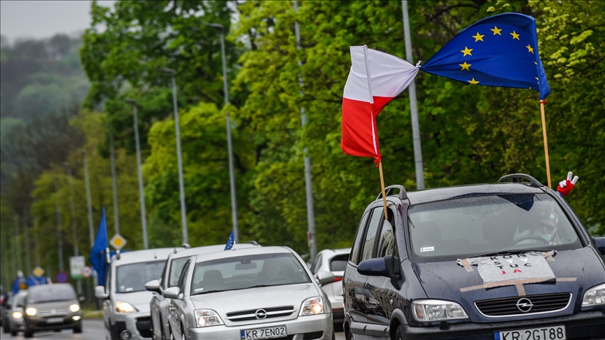 Polish faith in EU membership drops 11%
