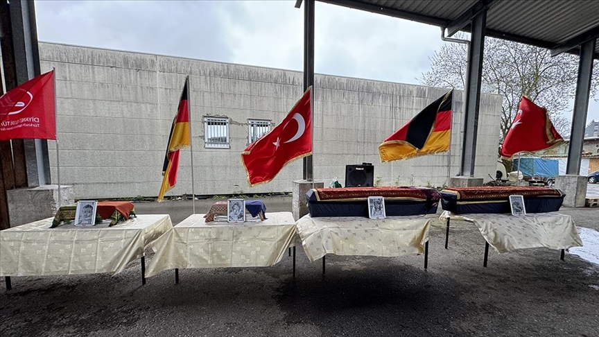 Almanya’da kundaklama sonucu çıkan yangında ölen 4 kişilik ailenin cenaze namazı kılındı