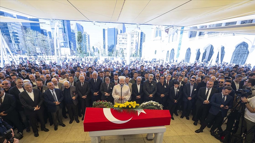 Yapımcı Türker İnanoğlu'nun cenazesi toprağa verildi