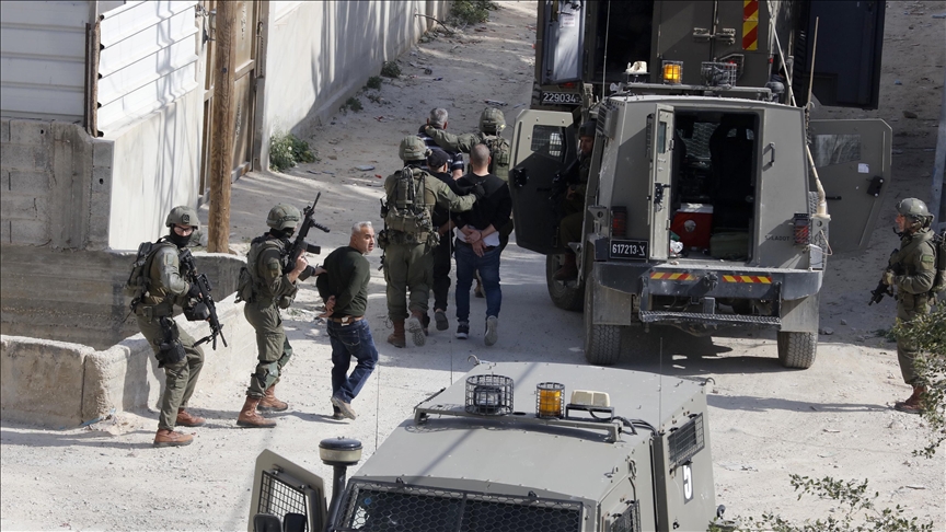 هيئة البث العبرية تتحدث عن اعتقال خلية فلسطينية خططت لهجمات