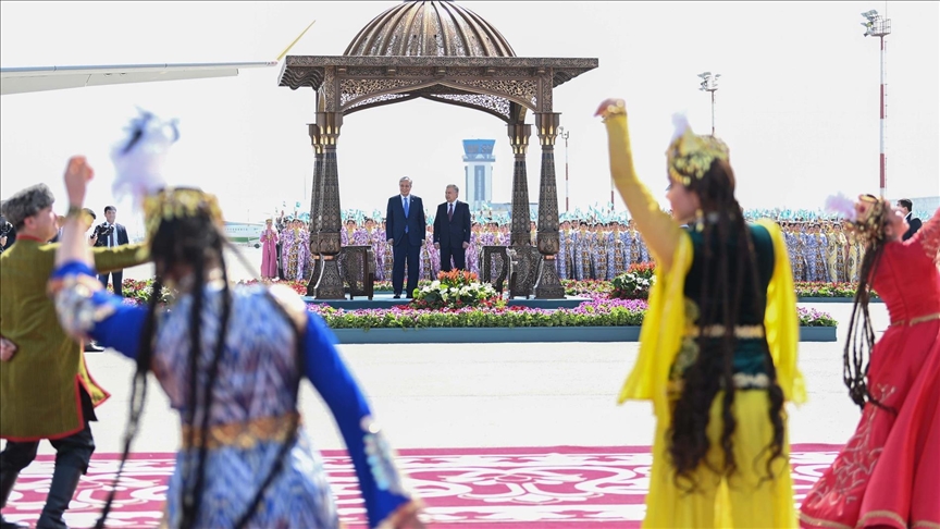 Президент Казахстана начал визит в Узбекистан