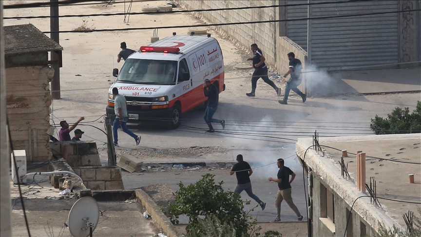 Israeli forces shoot dead Palestinian, injuring two others in West Bank