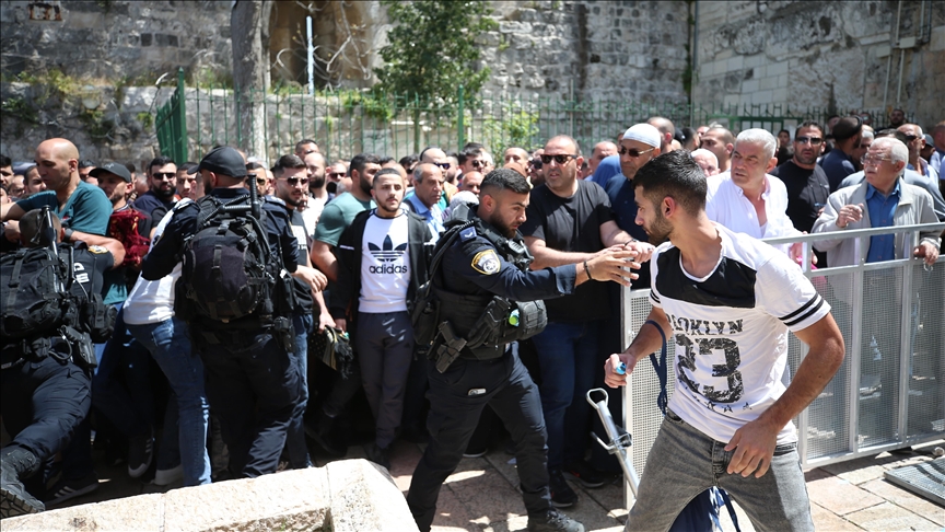 الشرطة الإسرائيلية تعتقل 11 فلسطينيا بمحيط المسجد الأقصى