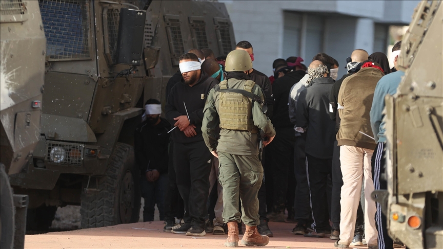 İsrail polisi ramazanın son cumasında Mescid-i Aksa çevresinde 11 Filistinliyi gözaltına aldı