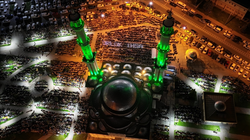 Kadir Gecesi dualarla idrak edildi