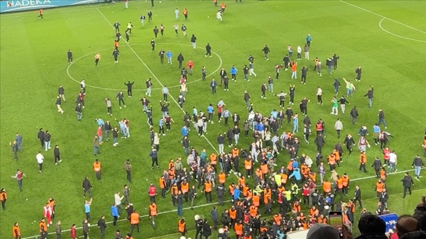 Tahkim Kurulu, Trabzonspor'un cezasını 4 maça indirdi Tahkim Kurulu, Trabzonspor'un cezasını 4 maça indirdi
