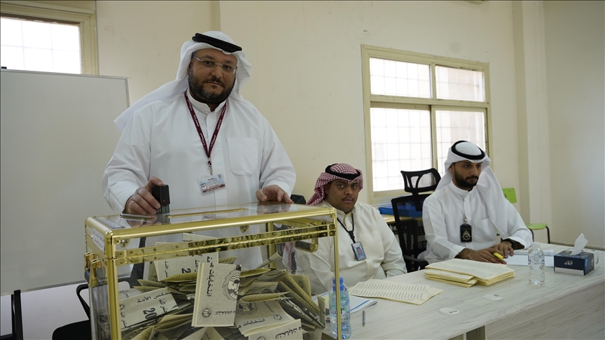 انتخابات برلمان الكويت.. مقعد وحيد للمرأة ونسبة مشاركة 62 بالمئة