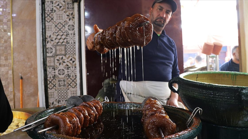Tunus'un geleneksel ramazan tatlısı "zlabiye" ve "maharik" en iyi Beca kentinde yapılıyor