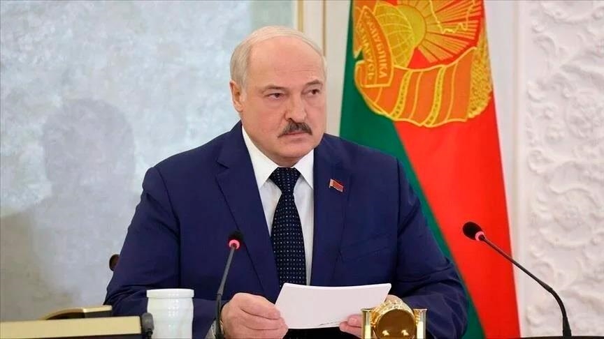 Президент Беларуси подписал закон о рассылке повесток в военкомат по СМС