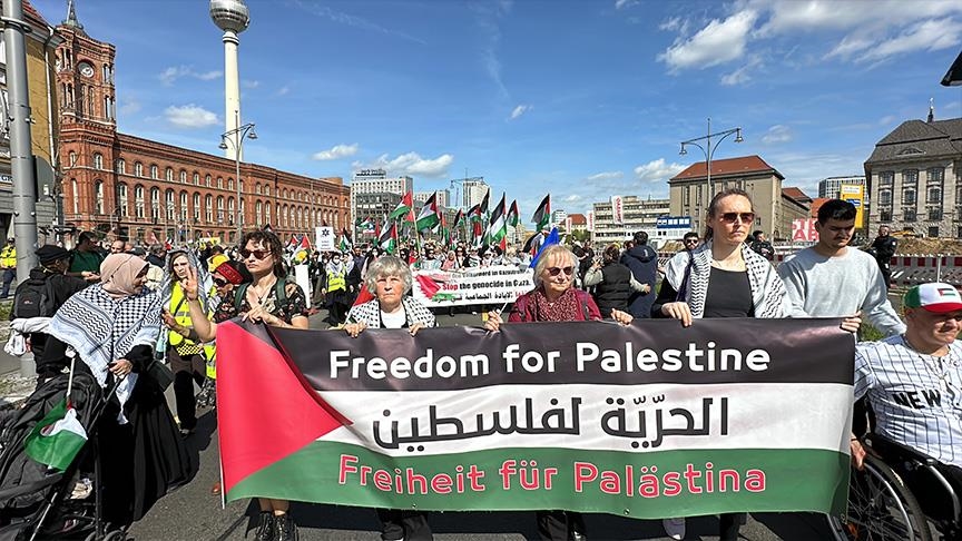 ألمانيا.. مئات المتظاهرين يهتفون لوقف "الإبادة" في غزة 