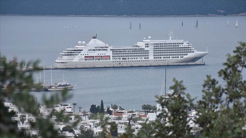 Bodrum'a sezonun ilk kruvaziyeri geldi