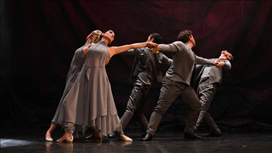 İzmir Devlet Opera ve Balesi, Türk Halk Müziği ve halk oyunu yorumlarını sahneledi