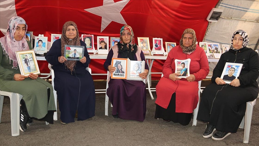 Diyarbakır anneleri Ramazan Bayramı'nı çocuklarına kavuşma ümidiyle karşılıyor 