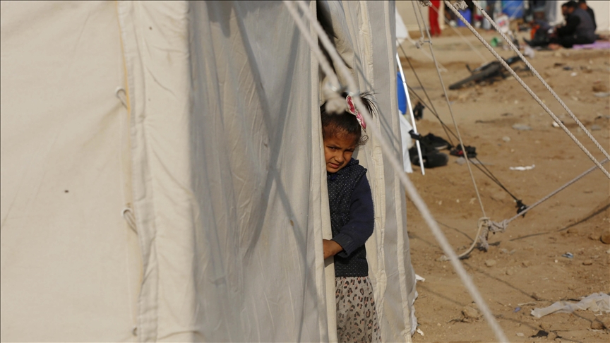 5 أطفال غزيين.. أب معتقل بإسرائيل وأم تكافح بمخيم