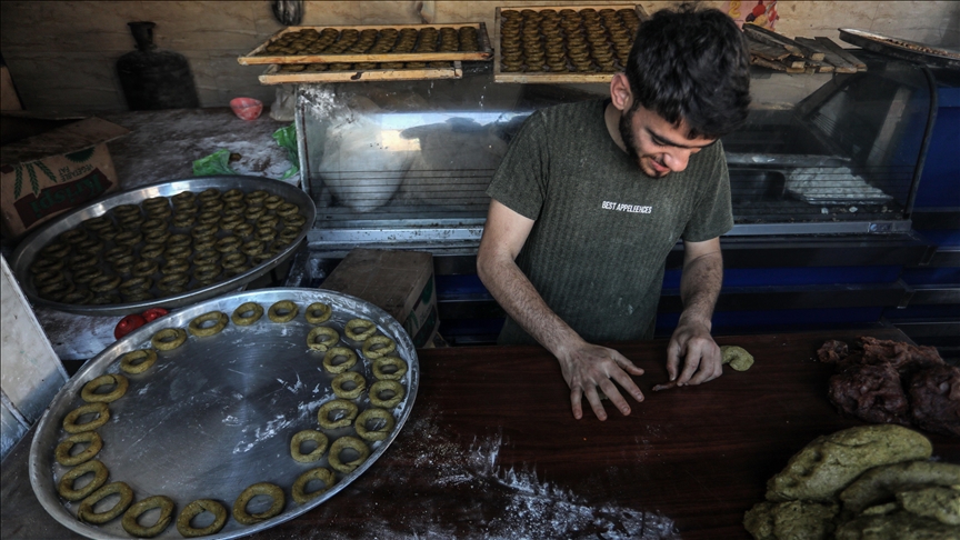 الحرب تخطف فرحة غزة بكعك العيد