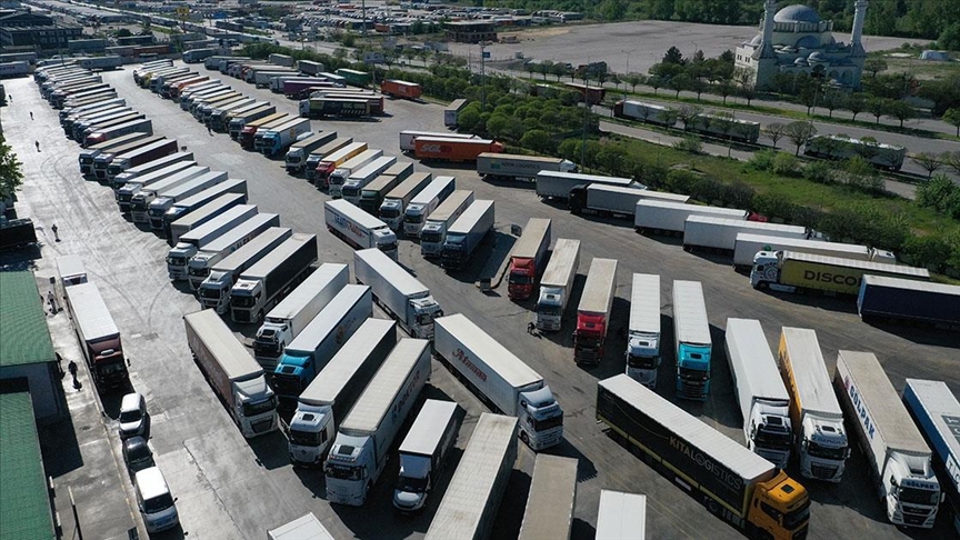 Kapıkule'de tır şoförleri bayrama ailelerinden uzakta girdi