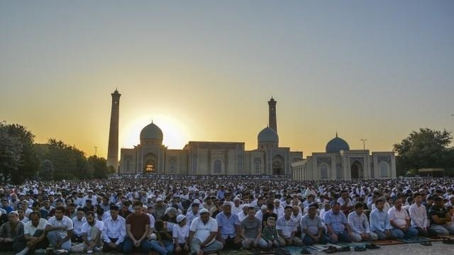 В Узбекистане совершили праздничную молитву в связи с окончанием Рамазана 