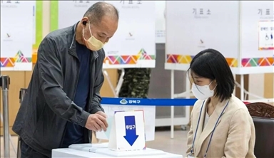 Les Sud-Coréens se rendent aux urnes pour des élections législatives