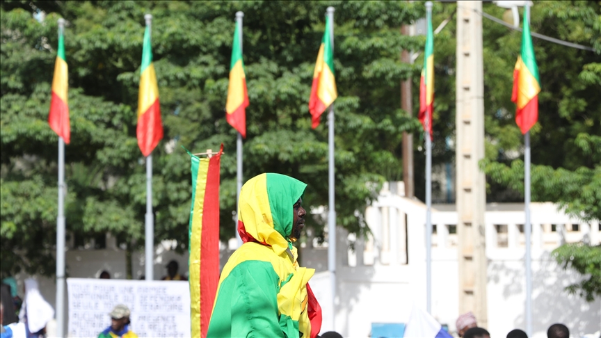 Mali's military leadership ban political activities