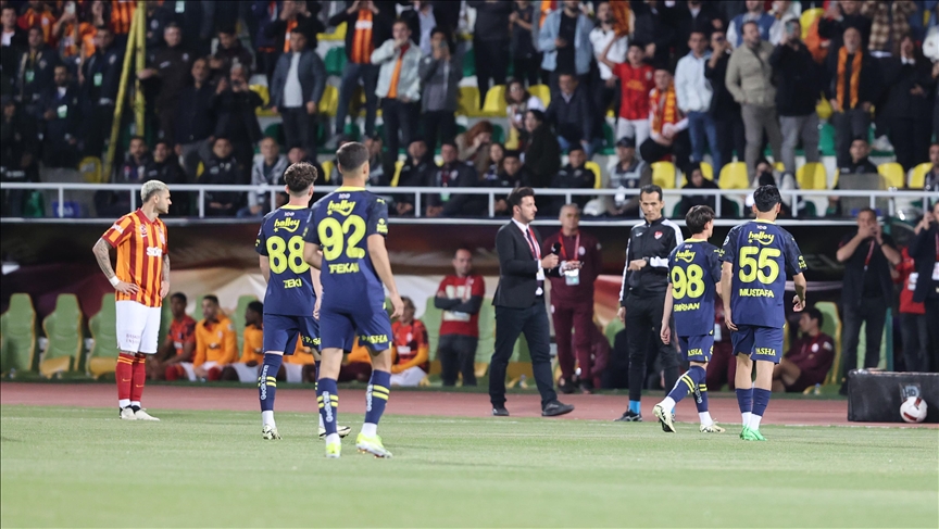 Fenerbahce handed 3-0 forfeit loss due to withdrawing from field in Turkish Super Cup Fenerbahce handed 3-0 forfeit loss due to withdrawing from field in Turkish Super Cup