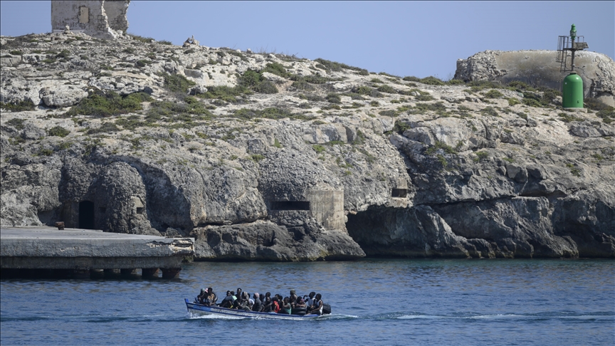 إيطاليا: مصرع 9 مهاجرين بغرق قارب في البحر المتوسط