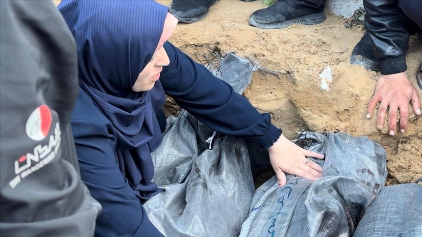 Israel intensifies its attacks on central Gaza on 1st day of Eid al-Fitr Israel intensifies its attacks on central Gaza on 1st day of Eid al-Fitr