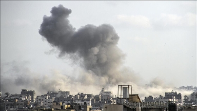 İsrail ordusunun Gazze'de sivil yerlere yönelik saldırılarında bayramın 2. gününde 20 Filistinli öldü