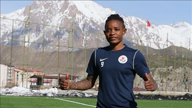 Hakkarigücü'nün Kamerunlu forveti Manga attığı gollerle takımını sırtlıyor 