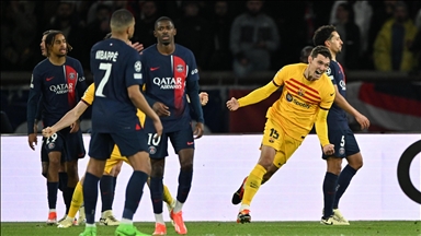 Barcelona beat Paris Saint-Germain on road in 5-goal thriller
