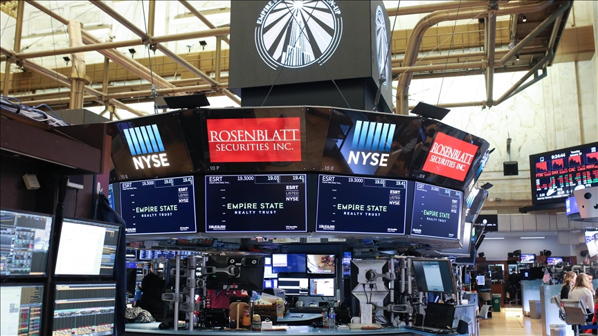 US stocks down, heading for weekly losses 