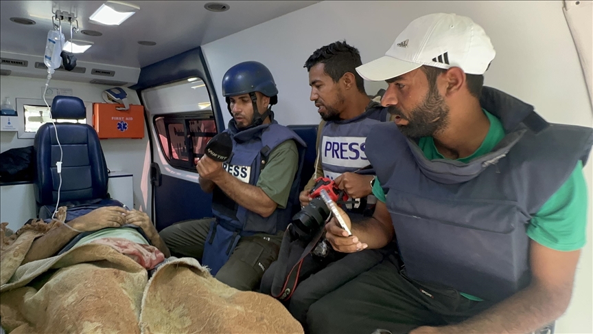 إصابة صحفيين في قصف مدفعي إسرائيلي استهدفهم وسط غزة 