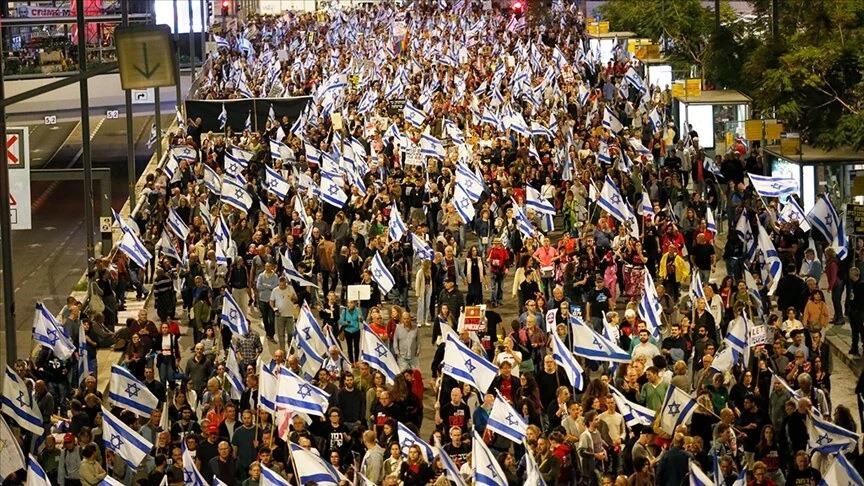 آلاف الإسرائيليين يتظاهرون للمطالبة بإبرام صفقة تبادل أسرى