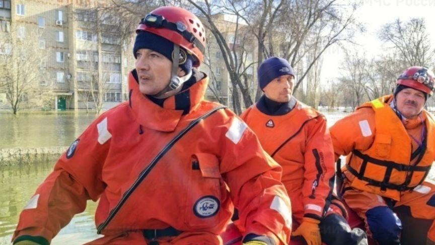 Более 12,7 тыс. жилых домов  остаются подтопленными в 39 регионах  - МЧС России 