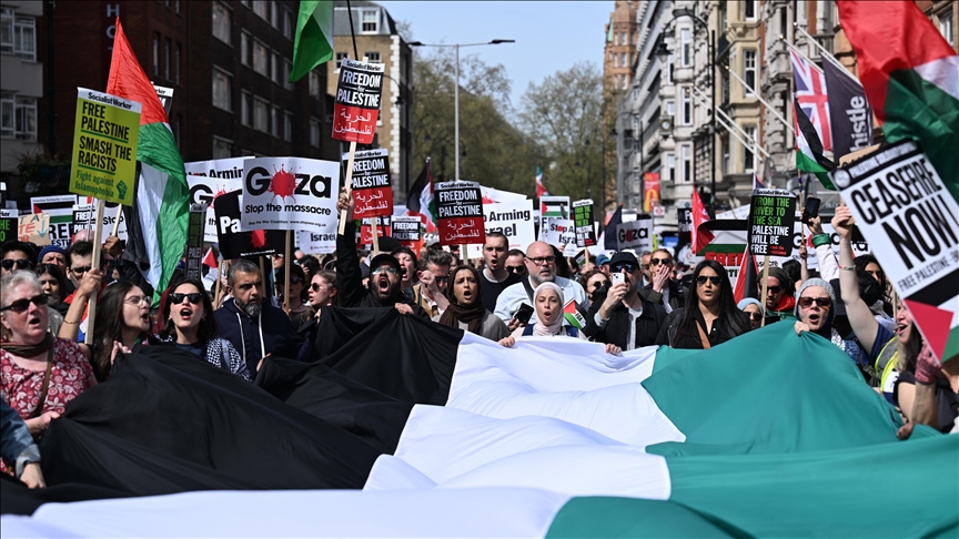 1000’s march in London in solidarity with Gaza