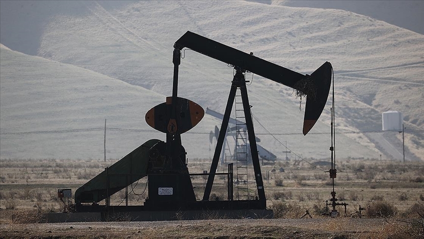 Uzmanlara göre petrol talebinin beklenenden uzun süre artması ekonomik darboğazla sonuçlanabilir